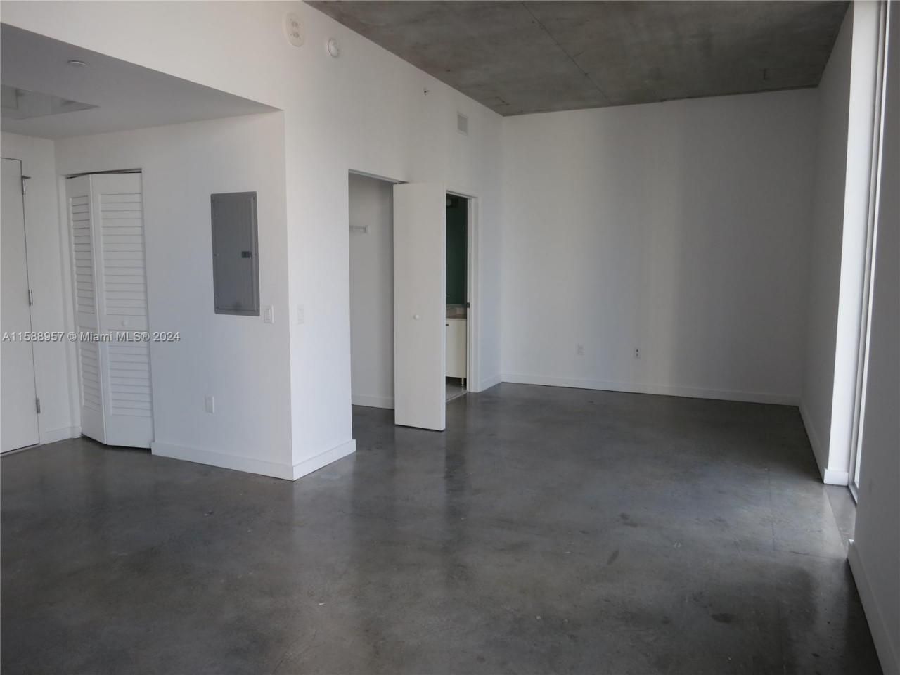 151 SE 1 St, Unit 1704, Miami, FL 33131 Photo
