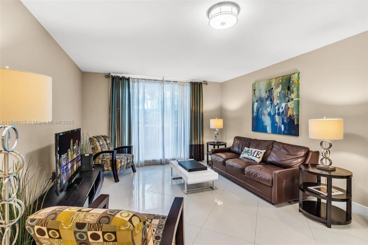 2301 Collins Ave, Unit 325, Miami Beach, FL 33139 Photo