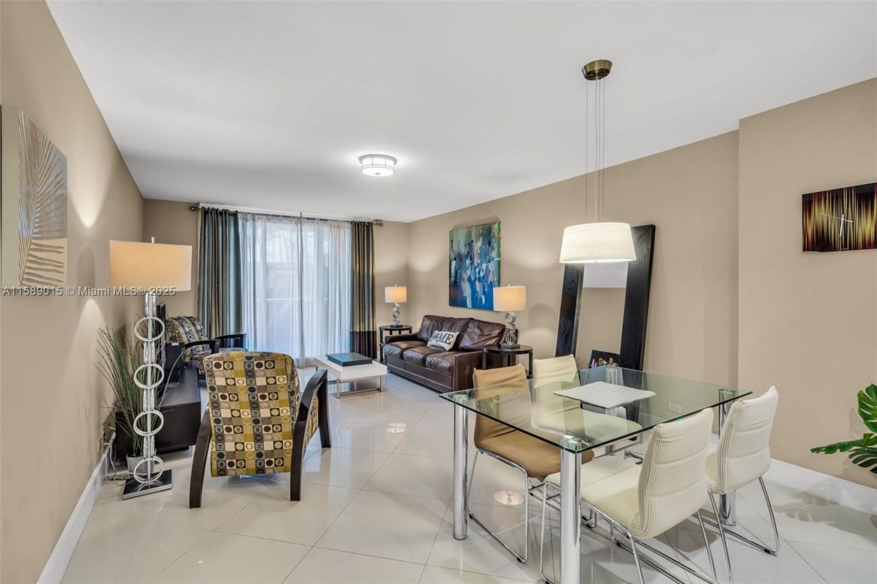 2301 Collins Ave, Unit 325, Miami Beach, FL 33139 Photo