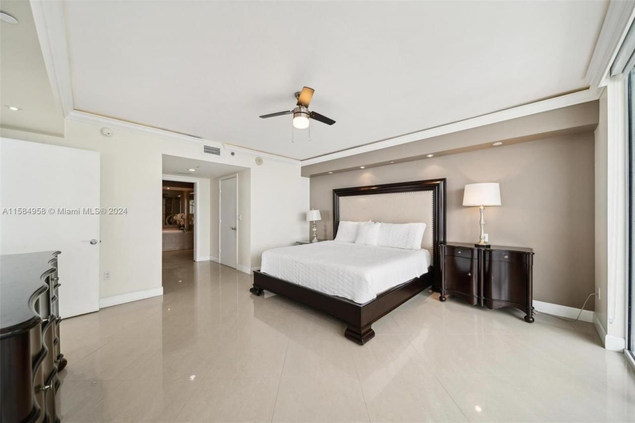 1830 S Ocean Dr, Unit 1701, Hallandale Beach, FL 33009 Photo