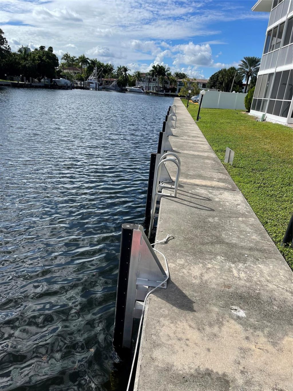 450 Paradise Isle Boulevard, Hallandale Beach, FL 33009 Photo