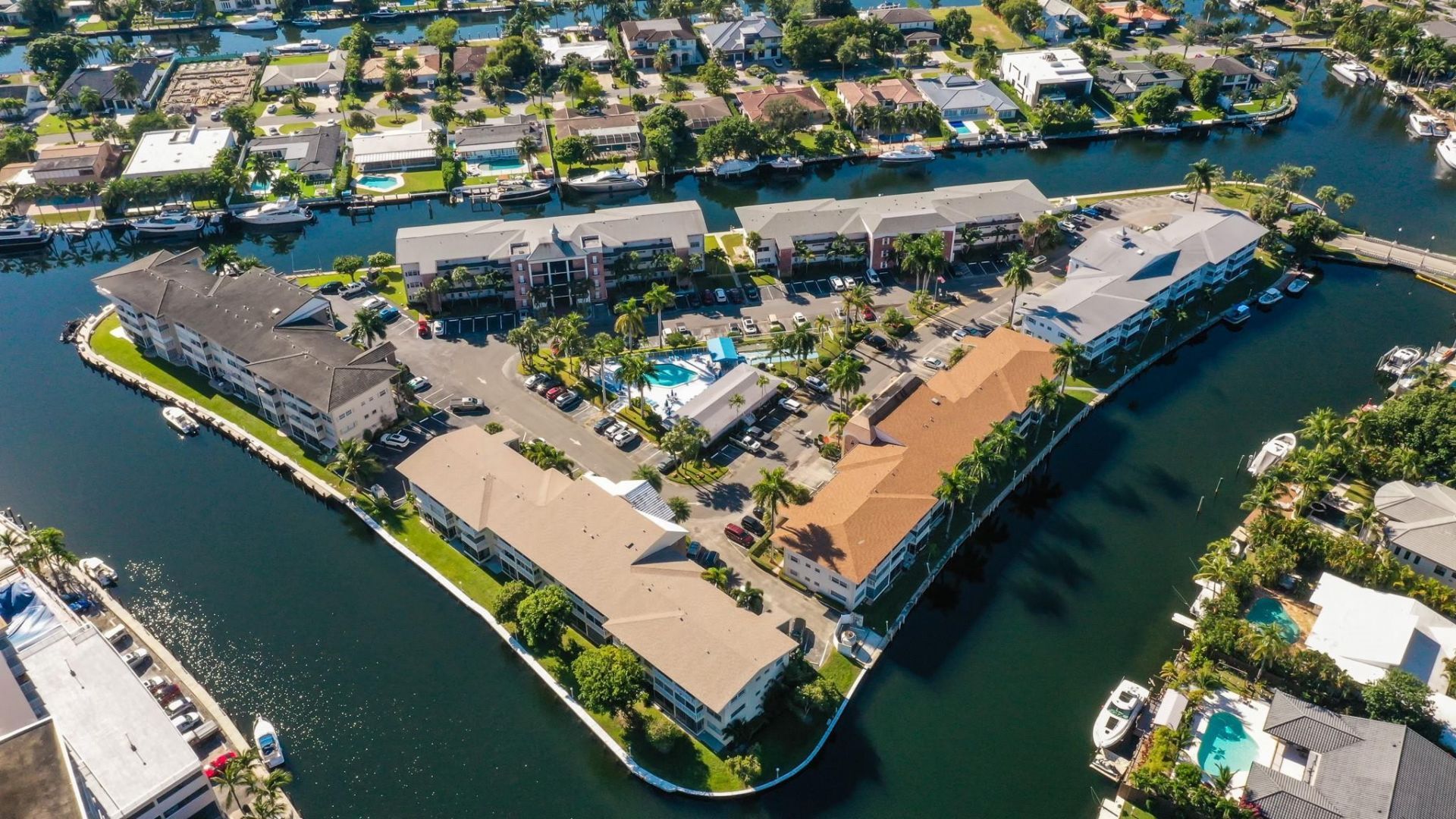 450 Paradise Isle Boulevard, Hallandale Beach, FL 33009 Photo