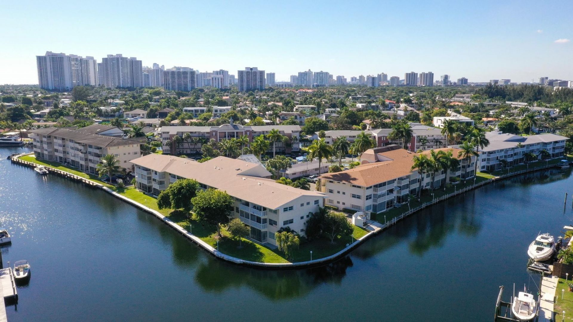 450 Paradise Isle Boulevard, Hallandale Beach, FL 33009 Photo
