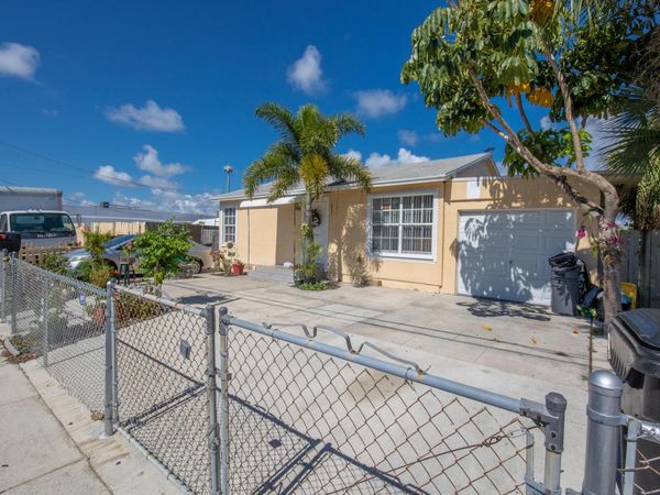 922 S Dixie Street, Lake Worth Beach, FL 33460