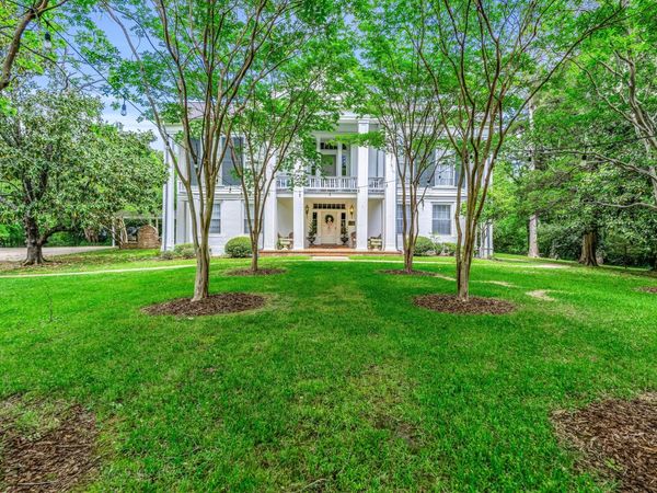 607 Old West Point Rd, Starkville, MS 39759