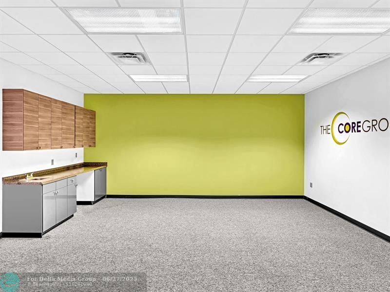 2200 N University Dr, Sunrise, FL 33322 Photo