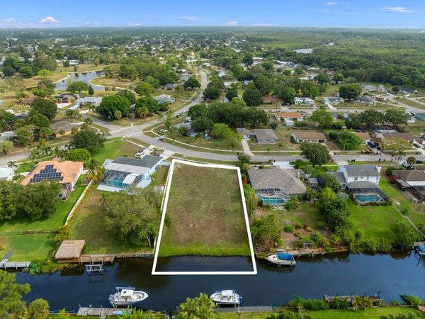 420 NE Cornwall Avenue, Port Saint Lucie, FL 34983