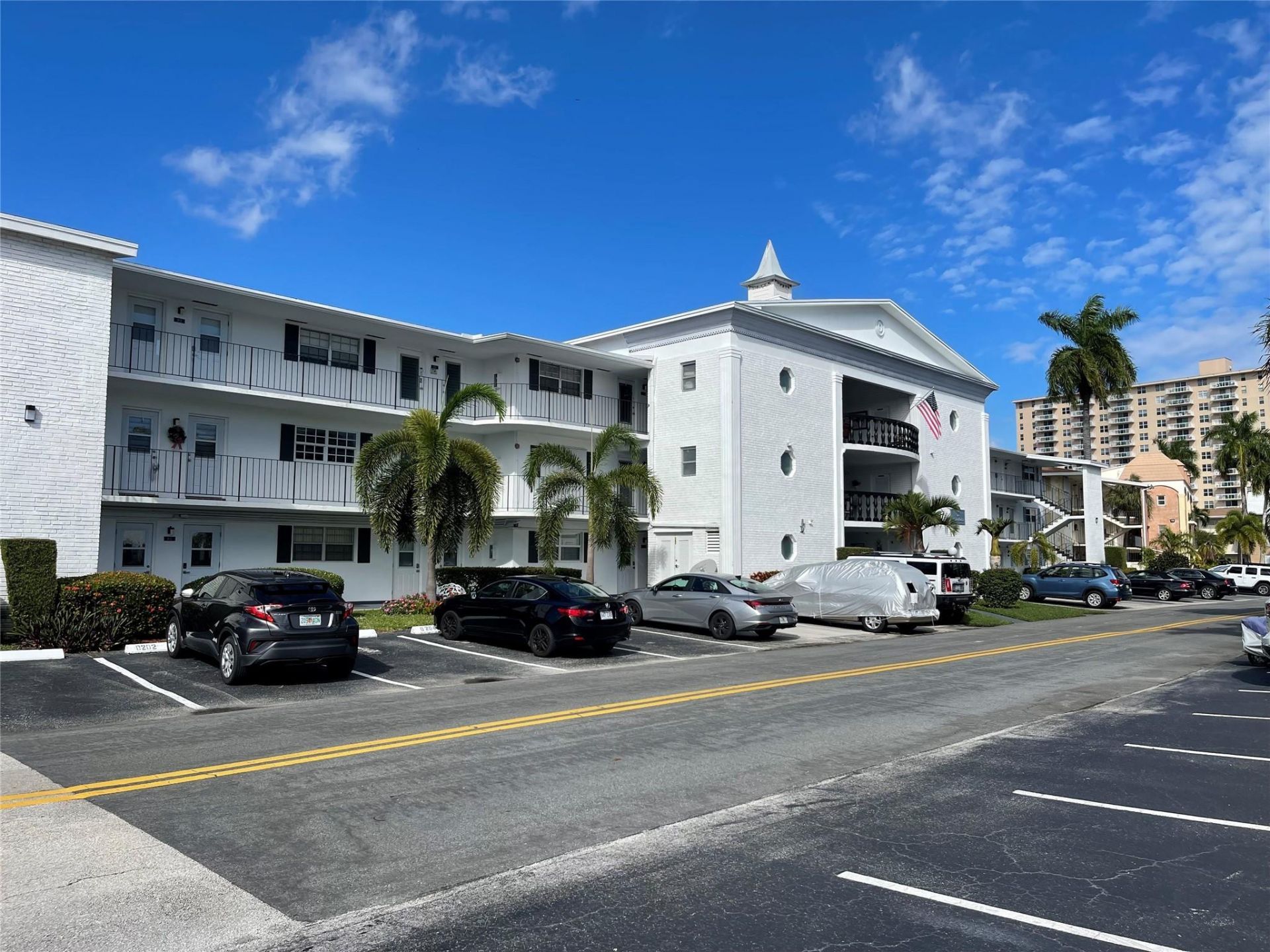 450 Paradise Isle Boulevard, Hallandale Beach, FL 33009 Photo