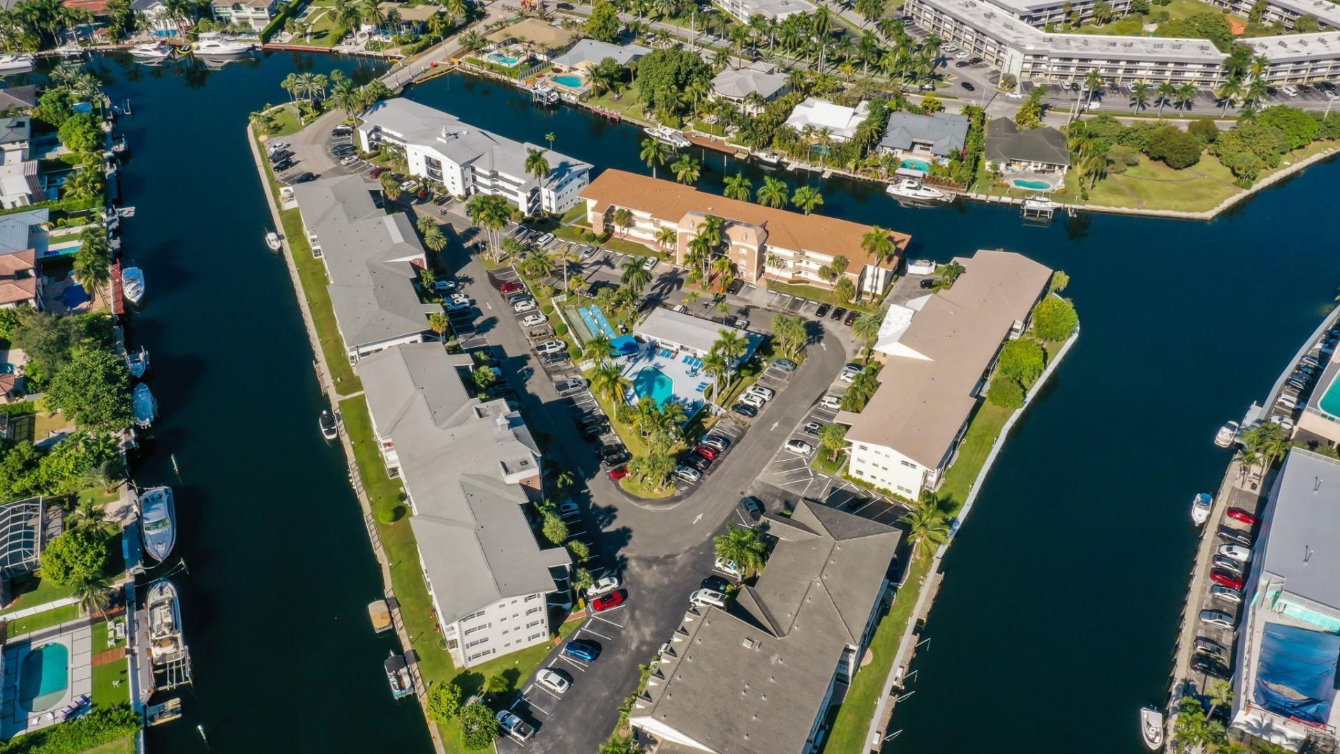 450 Paradise Isle Boulevard, Hallandale Beach, FL 33009 Photo