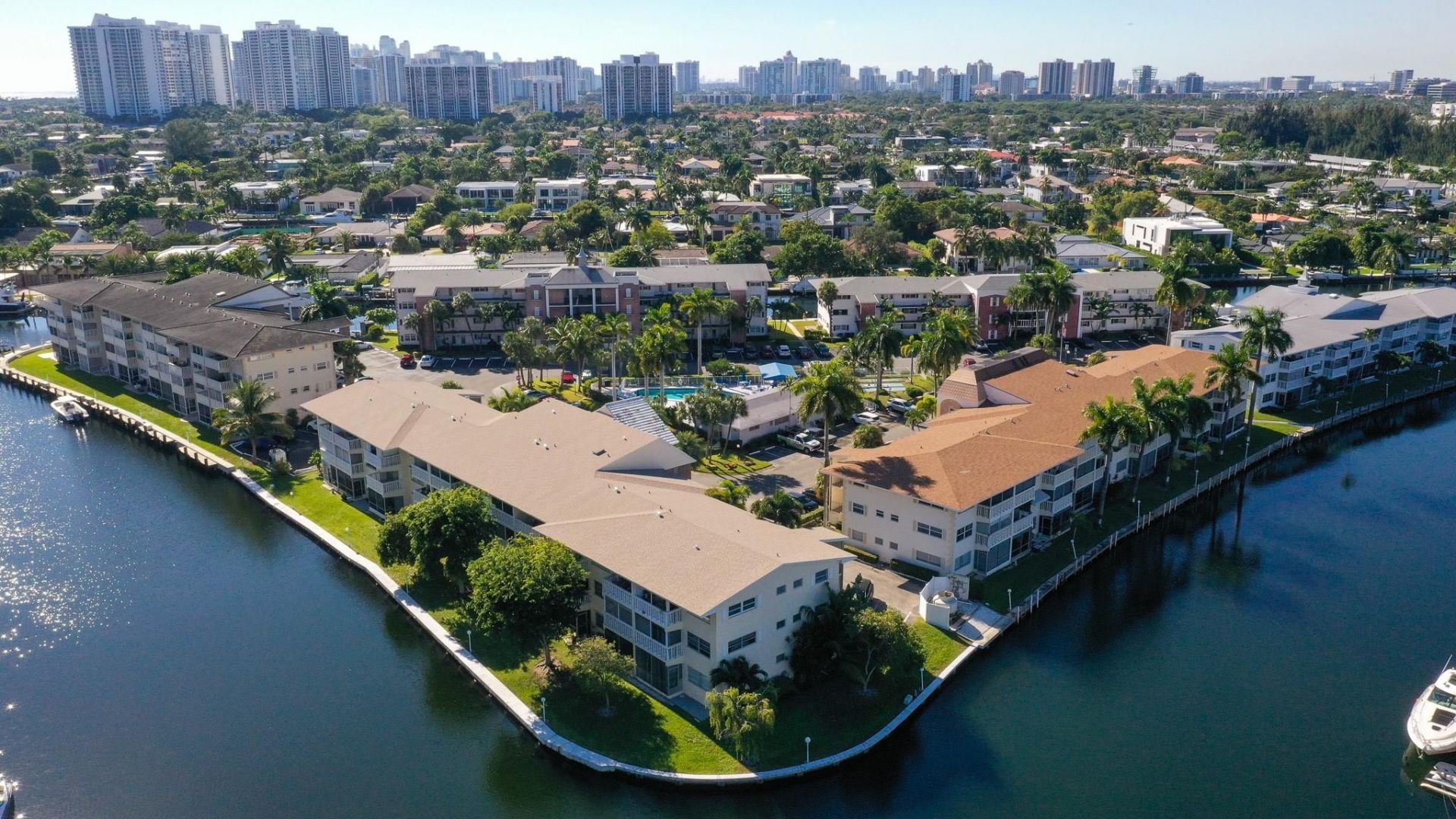 450 Paradise Isle Boulevard, Hallandale Beach, FL 33009 Photo