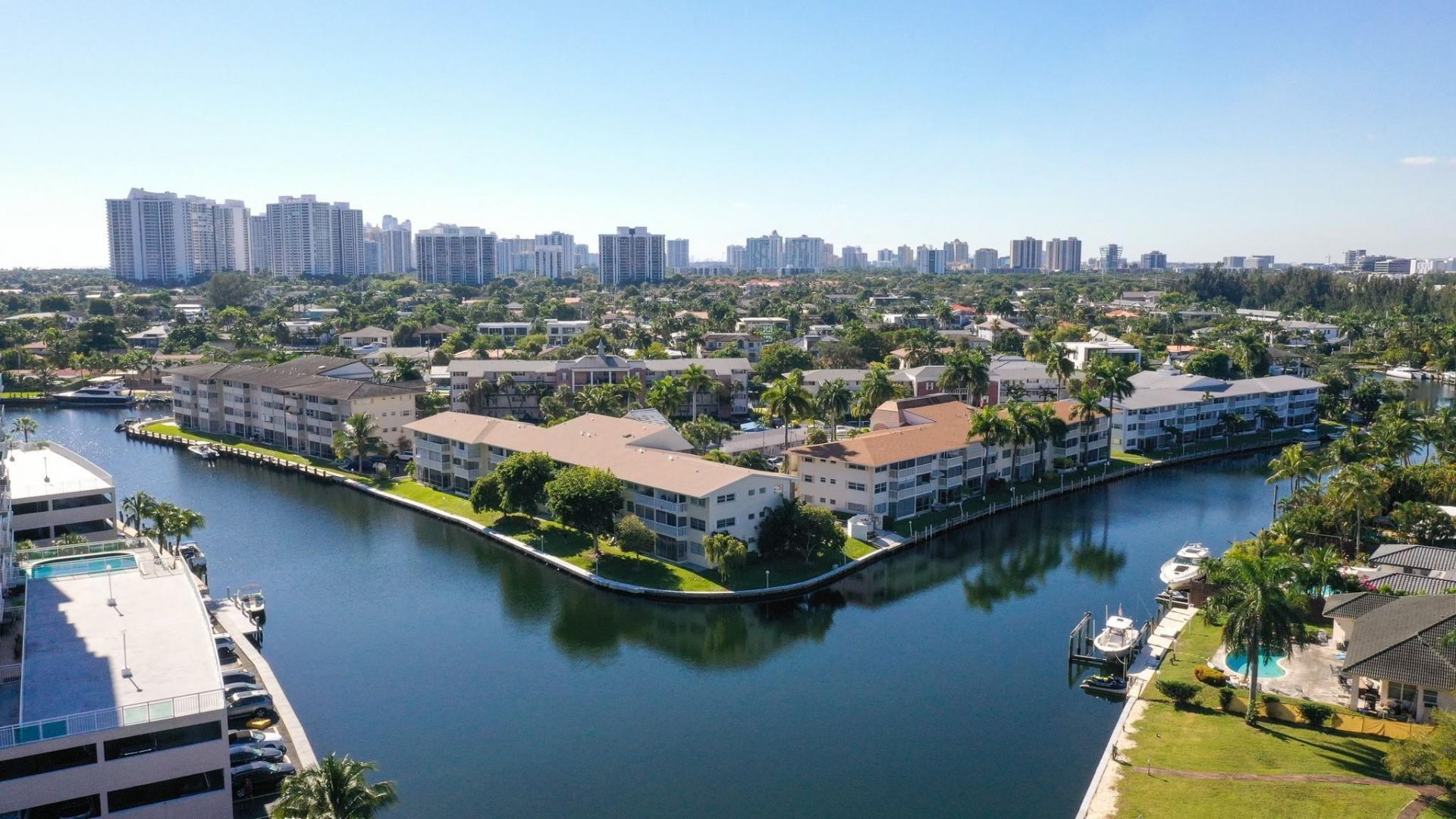 450 Paradise Isle Boulevard, Hallandale Beach, FL 33009 Photo