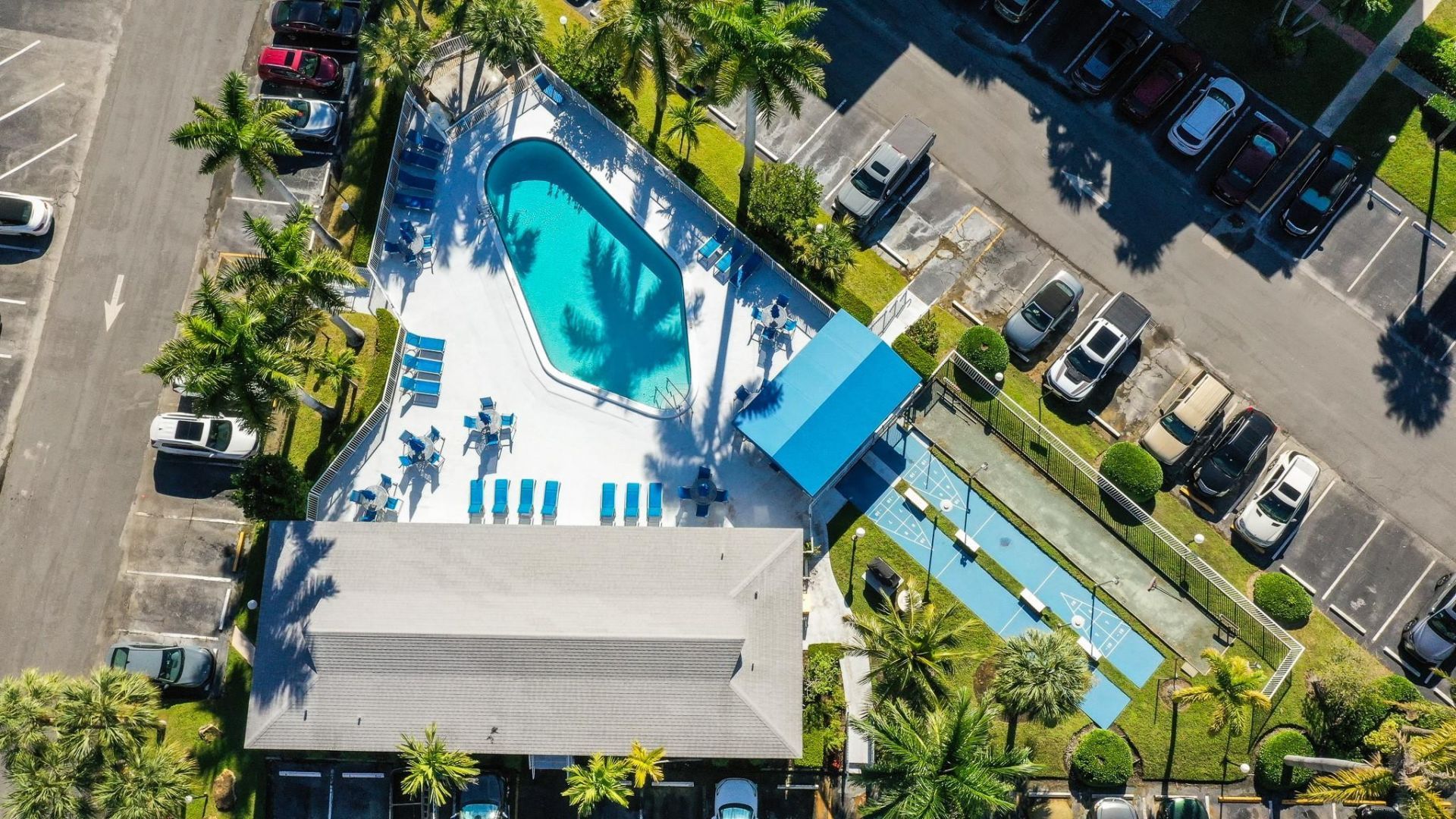 450 Paradise Isle Boulevard, Hallandale Beach, FL 33009 Photo