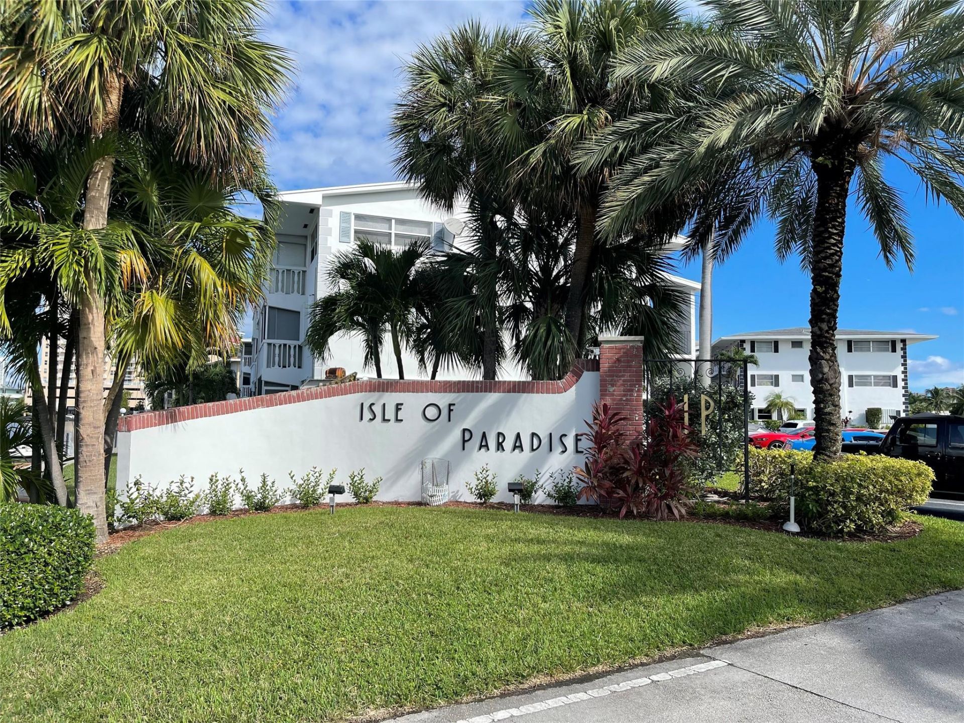 450 Paradise Isle Boulevard, Hallandale Beach, FL 33009 Photo