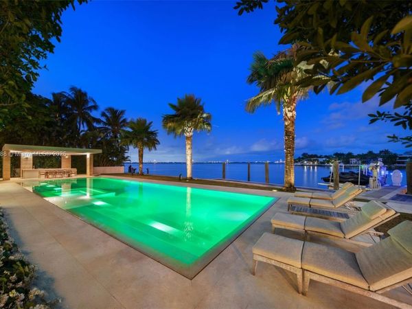 1236 S Venetian Way, Miami, FL 33139