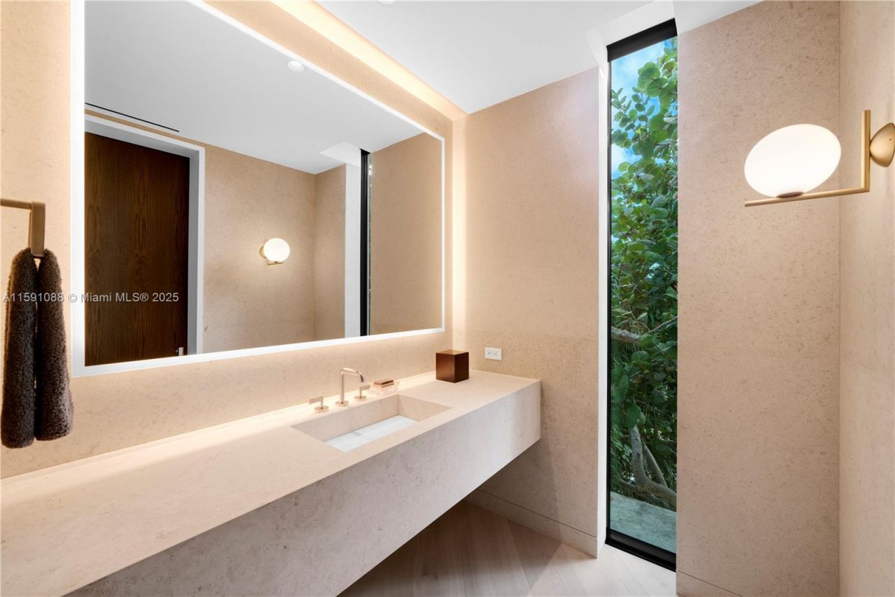 1236 S Venetian Way, Miami, FL 33139 Photo