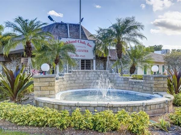 4050 NW 42nd Avenue, Unit 312, Lauderdale Lakes, FL 33319