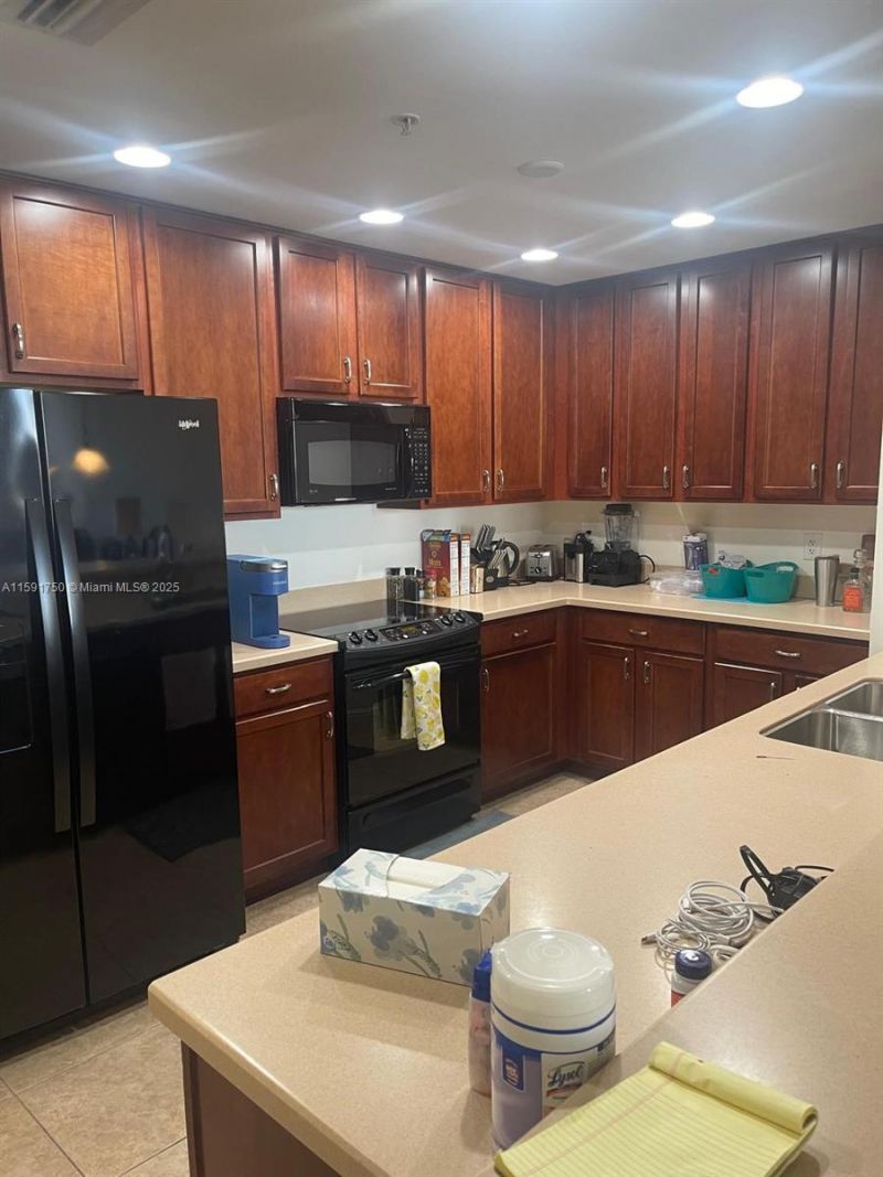 5793 Cape Harbour Dr, Unit 613, Cape Coral, FL 33914 Photo