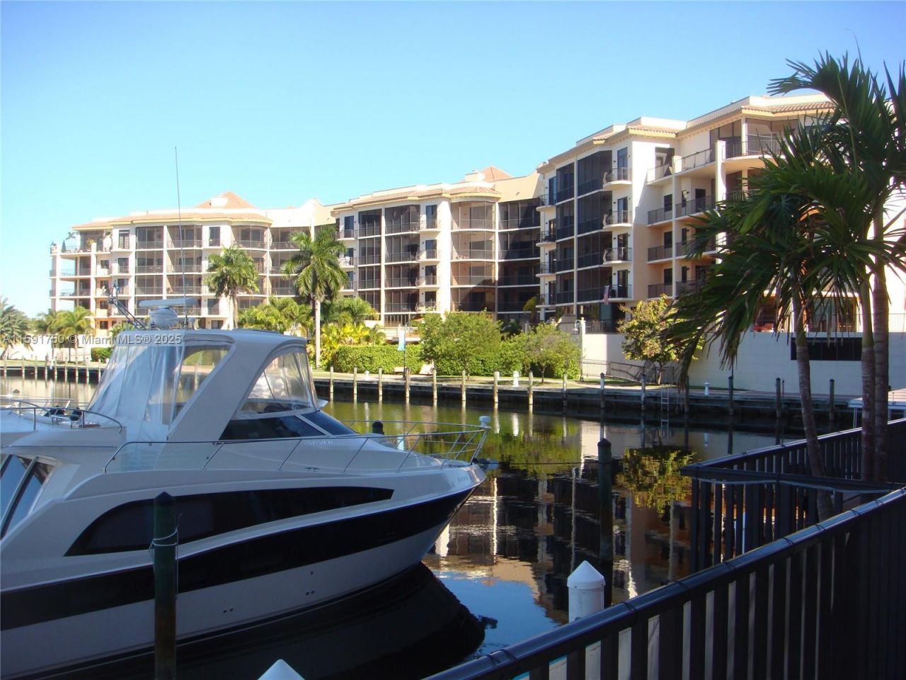 5793 Cape Harbour Dr, Unit 613, Cape Coral, FL 33914 Photo