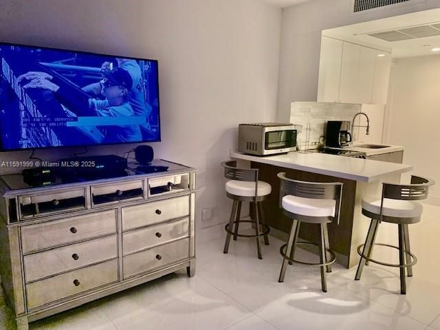 100 Lincoln Rd, Unit 711, Miami Beach, FL 33139 Photo