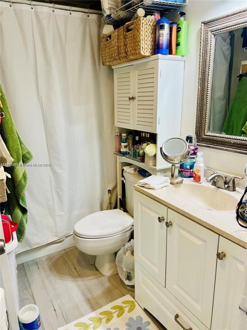 400 Kings Point Dr, Unit 317, Sunny Isles Beach, FL 33160 Photo