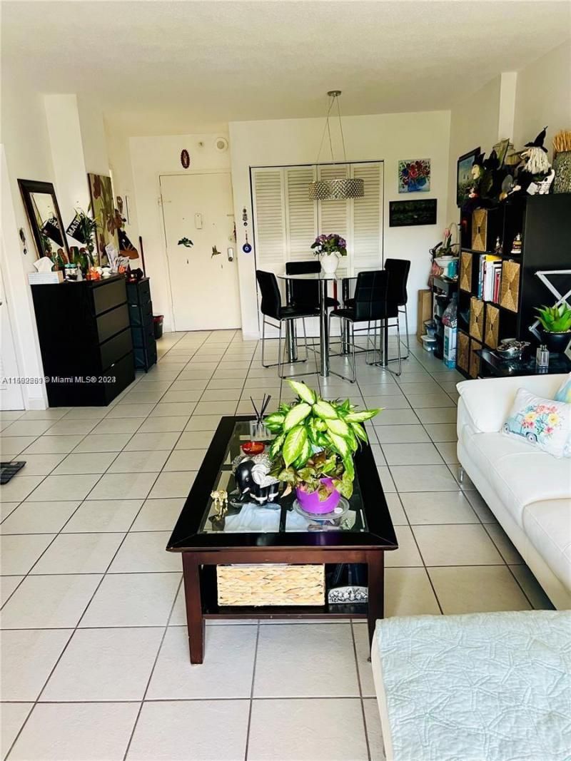 400 Kings Point Dr, Unit 317, Sunny Isles Beach, FL 33160 Photo