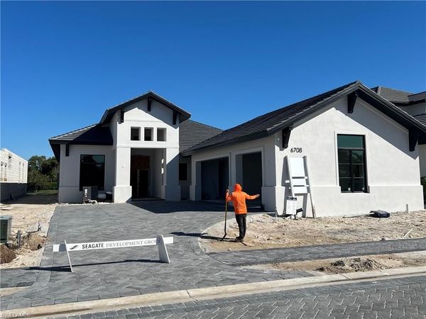 6708 Newport RD, NAPLES, FL 34109