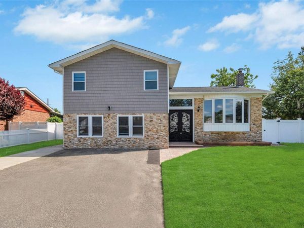 46 Bonnie Drive, Hicksville, NY 11801