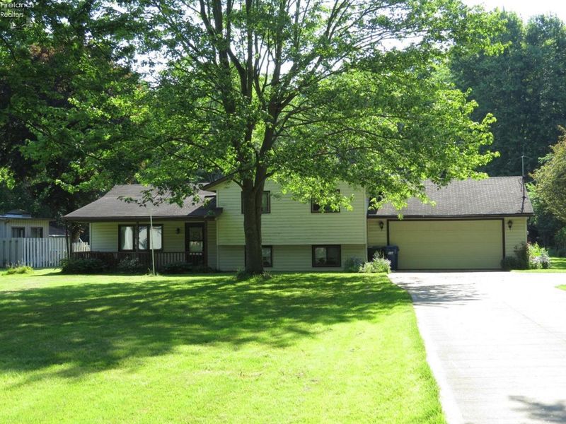 671 S S. Lake St., Amherst, OH 44001 Photo 1