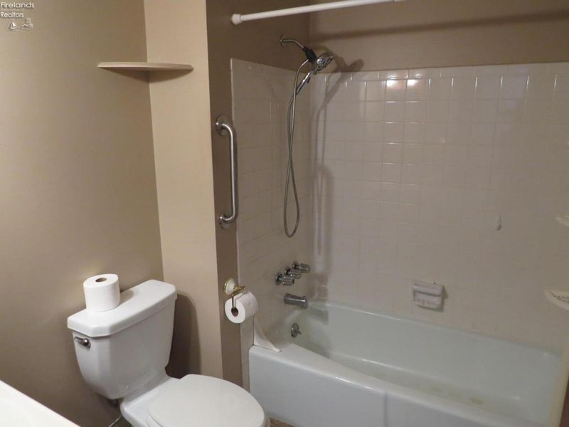 671 S S. Lake St., Amherst, OH 44001 Photo 18