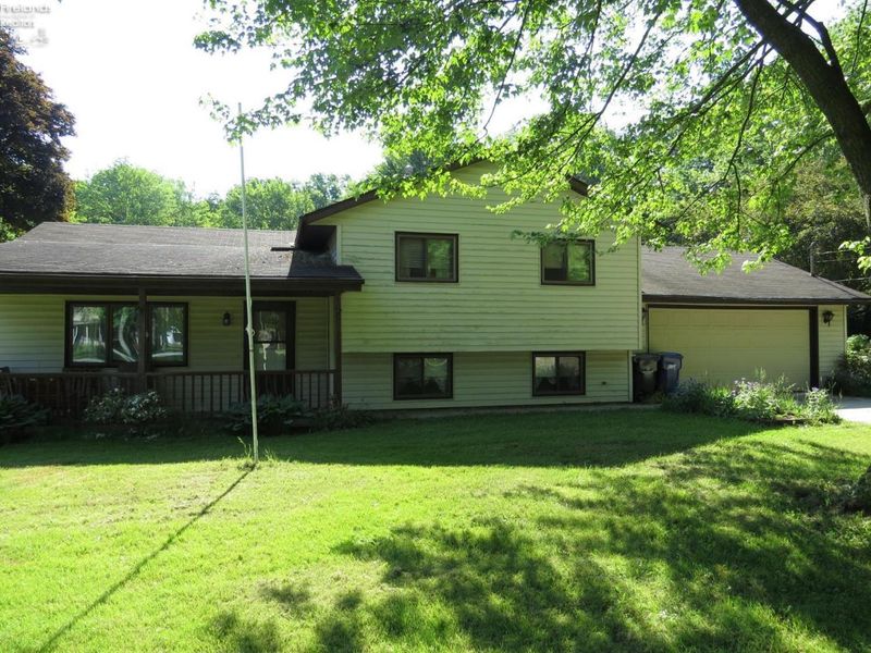 671 S S. Lake St., Amherst, OH 44001 Photo 2