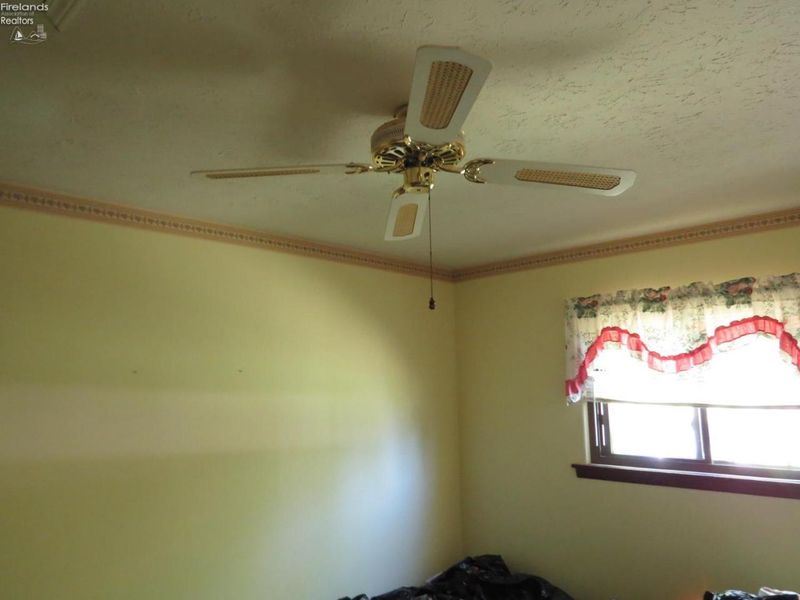 671 S S. Lake St., Amherst, OH 44001 Photo 22