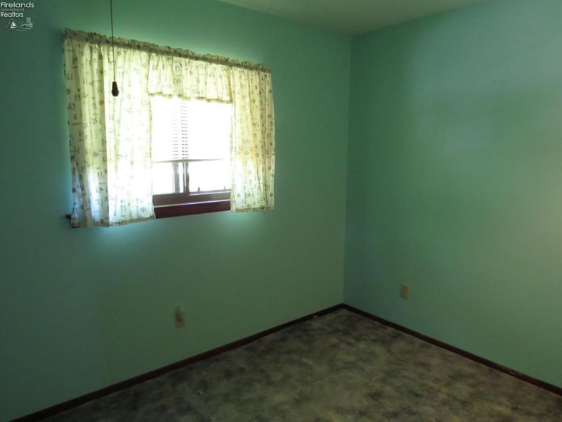 671 S S. Lake St., Amherst, OH 44001 Photo 23