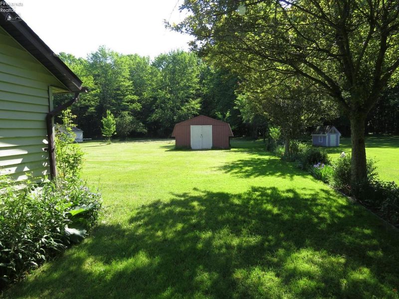 671 S S. Lake St., Amherst, OH 44001 Photo 3