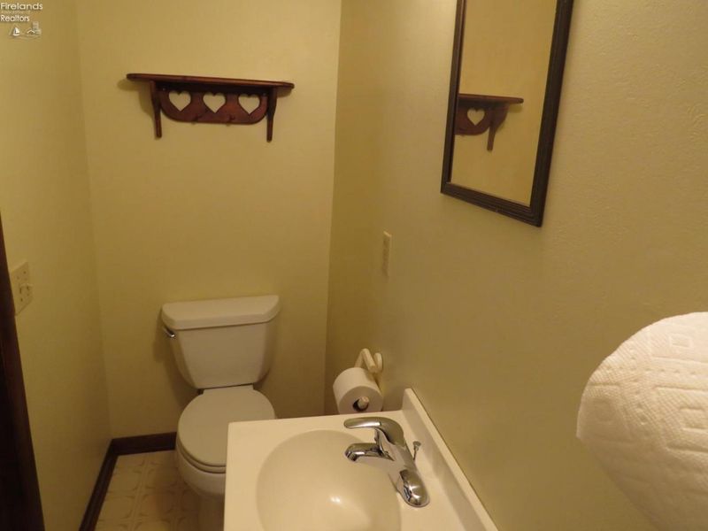 671 S S. Lake St., Amherst, OH 44001 Photo 30