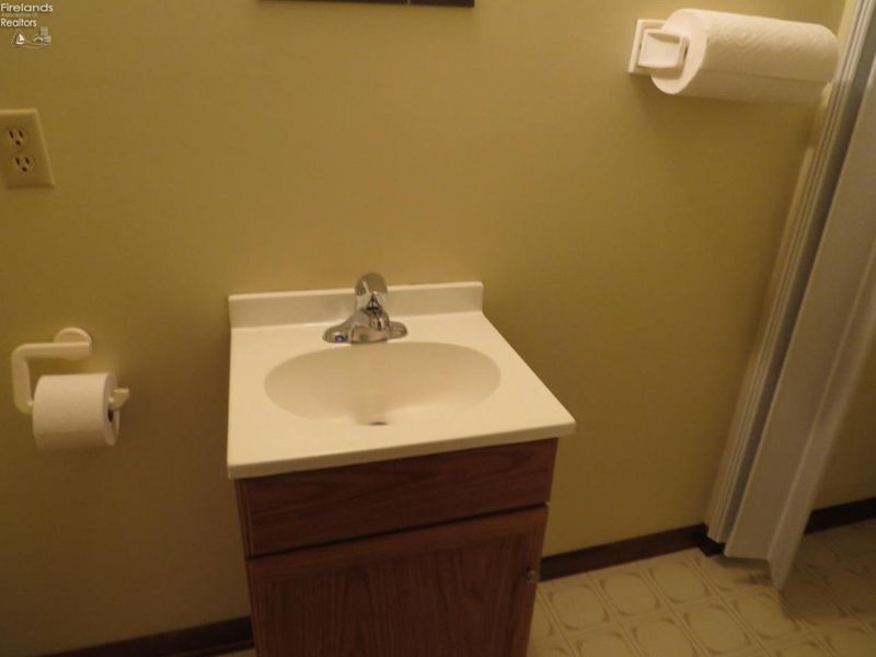 671 S S. Lake St., Amherst, OH 44001 Photo 31