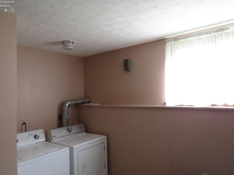 671 S S. Lake St., Amherst, OH 44001 Photo 32