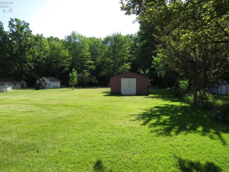 671 S S. Lake St., Amherst, OH 44001 Photo 4