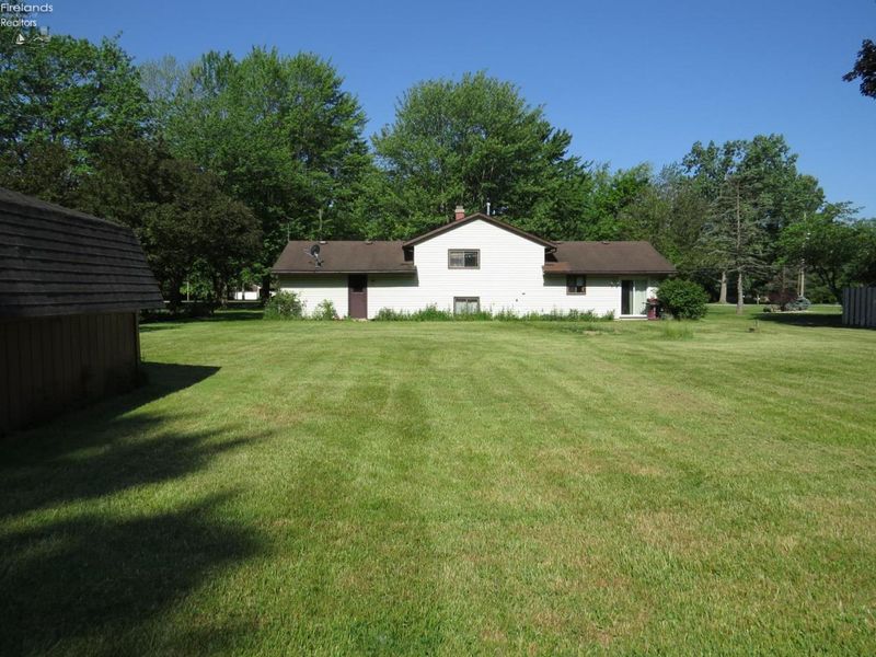 671 S S. Lake St., Amherst, OH 44001 Photo 6