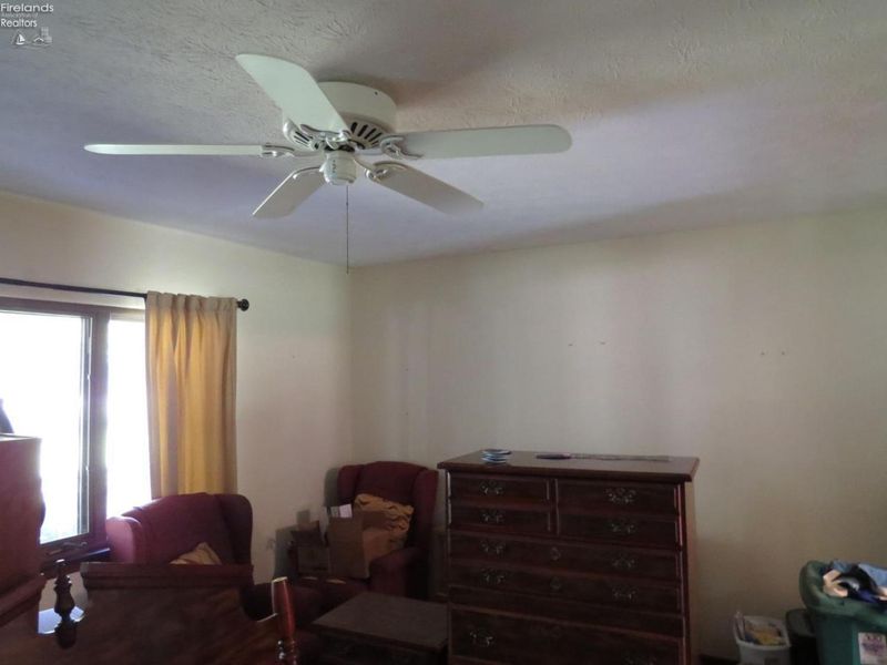 671 S S. Lake St., Amherst, OH 44001 Photo 8