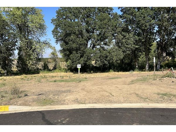 1519 NW Pinehurst DR, Unit 74, McMinnville, OR 97128