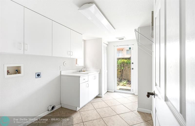 2005 Oceanwalk Terrace, Unit 300, Pompano Beach, FL 33062 Photo