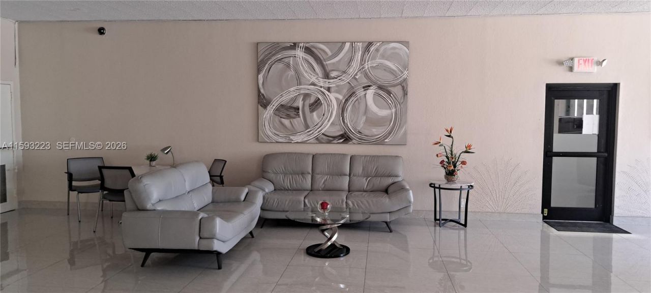 427 Golden Isles Dr, Unit 5H, Hallandale Beach, FL 33009 Photo