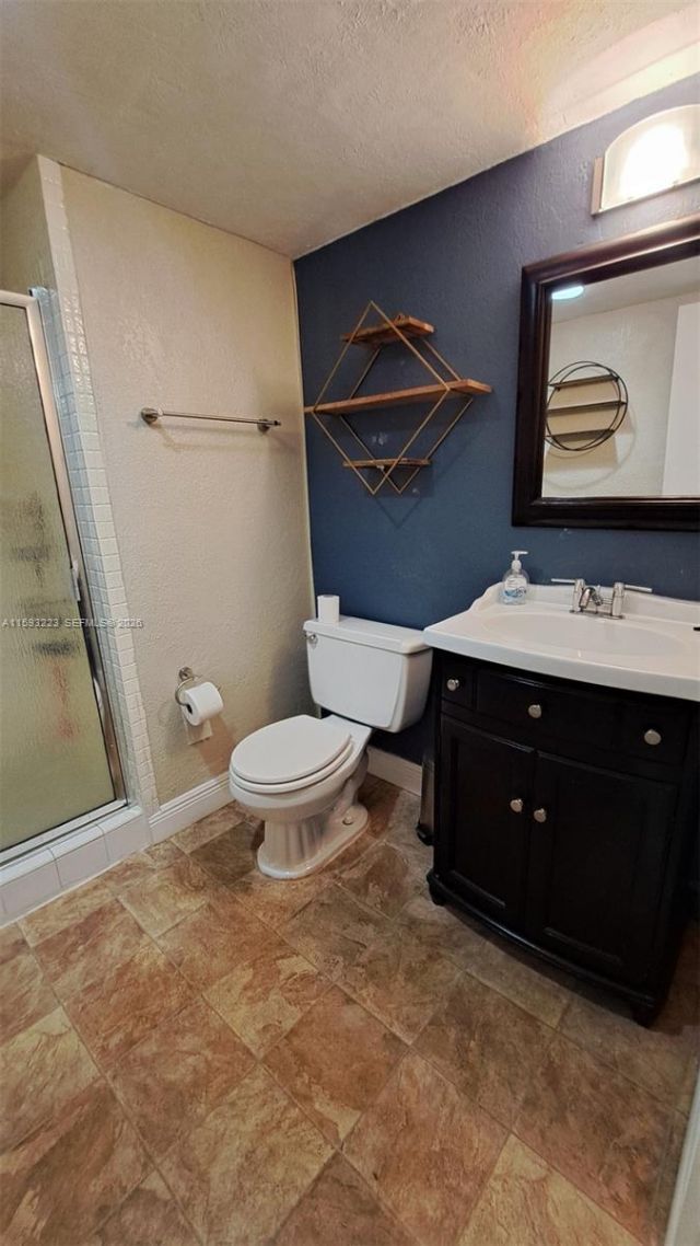 427 Golden Isles Dr, Unit 5H, Hallandale Beach, FL 33009 Photo