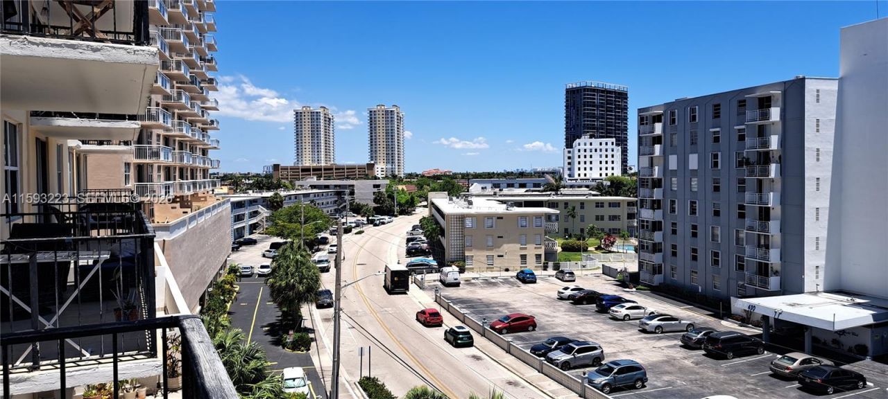 427 Golden Isles Dr, Unit 5H, Hallandale Beach, FL 33009 Photo