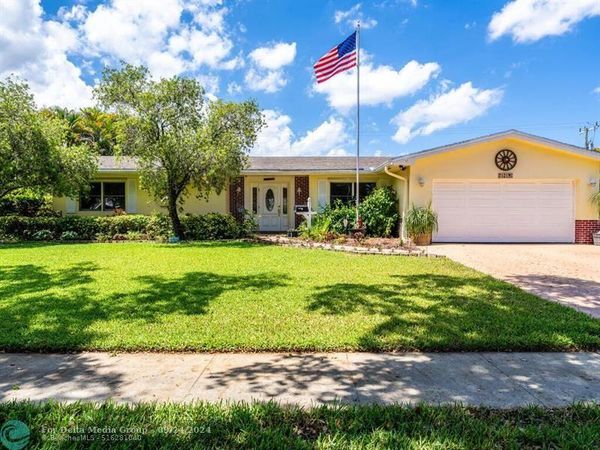 7121 NW 11th Court, Plantation, FL 33313