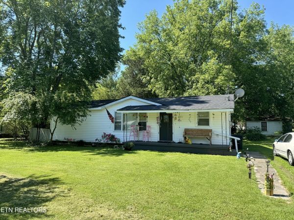 255 Burnett St, Graysville, TN 37338