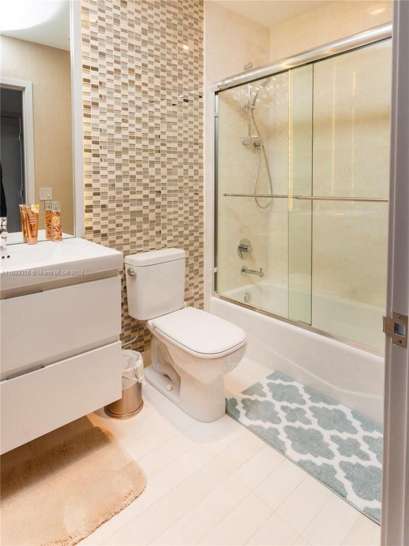 17301 Biscayne Blvd, Unit L-PH-10, North Miami Beach, FL 33160 Photo