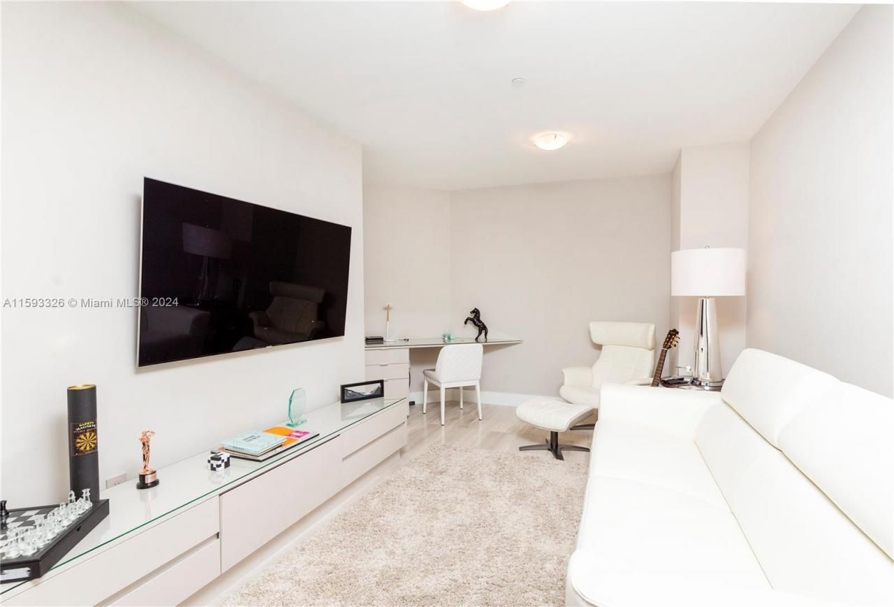 17301 Biscayne Blvd, Unit L-PH-10, North Miami Beach, FL 33160 Photo