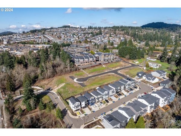 12801 SE Foxwood LN, Happy Valley, OR 97086