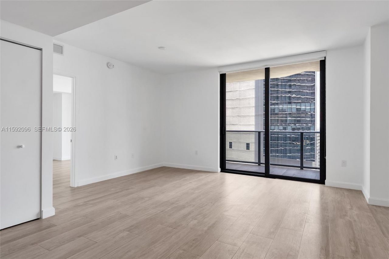 45 SW 9th St, Unit 3502, Miami, FL 33130 Photo